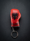 Schlüsselanhänger „Albanischer Krieger“ mit Mini-Handschuh und albanischer Flagge